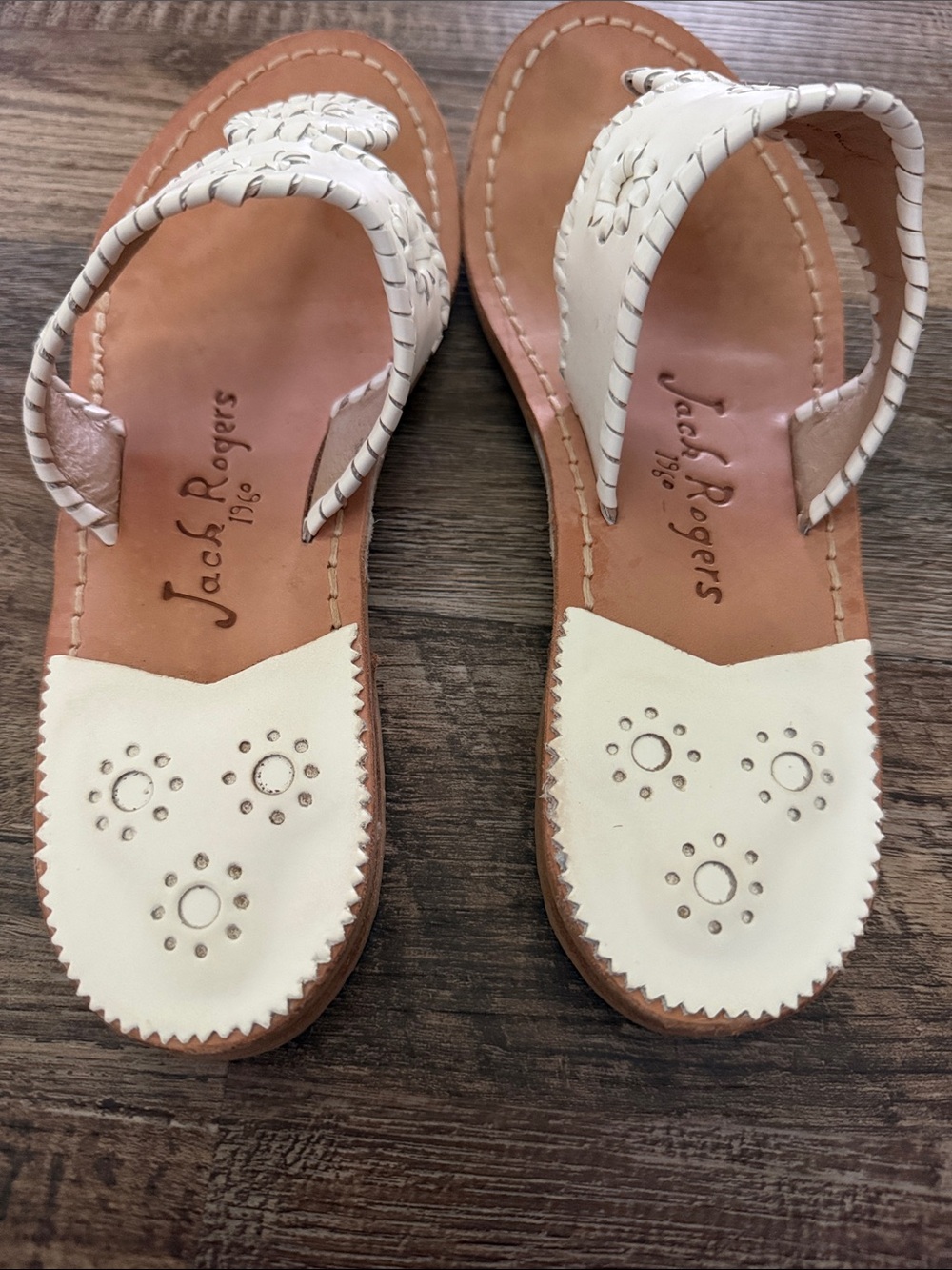 Jack Rogers White Leather Floral Thong Sandals - Picture 2 of 4